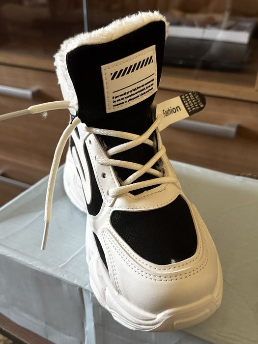 Новые зимние кроссовки