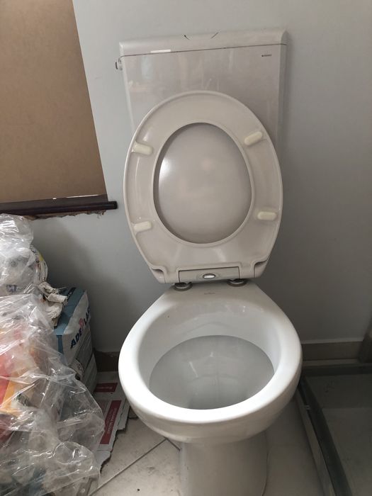 Vas wc cu iesire in pardoseala + vas geberit+ capac  incastrat