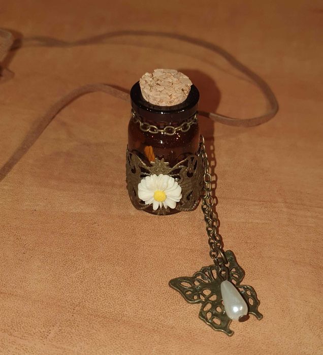 Красиви стъклени мускалчета , с коркова запушалка