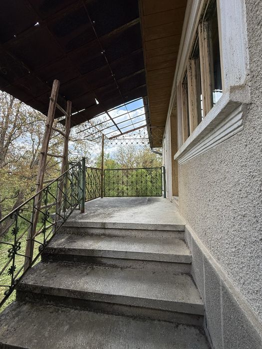 Casă de vânzare .