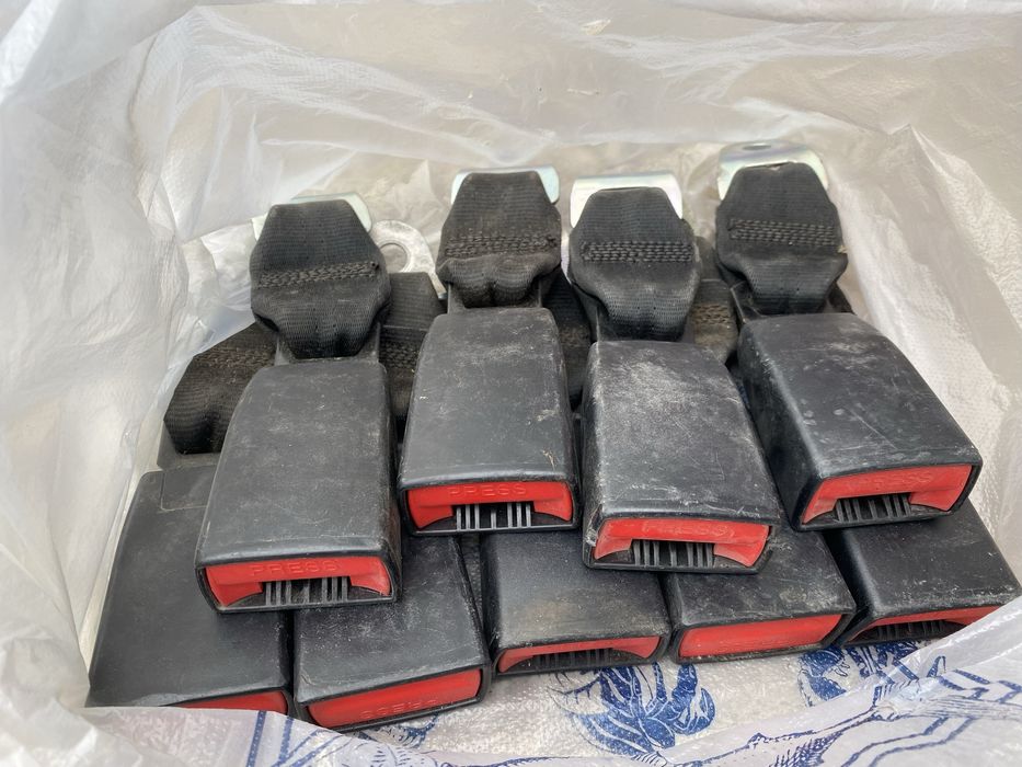 Фиксатор ремня безопасности!