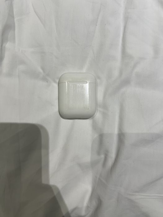Airpods 2 поколение б/у сотилади