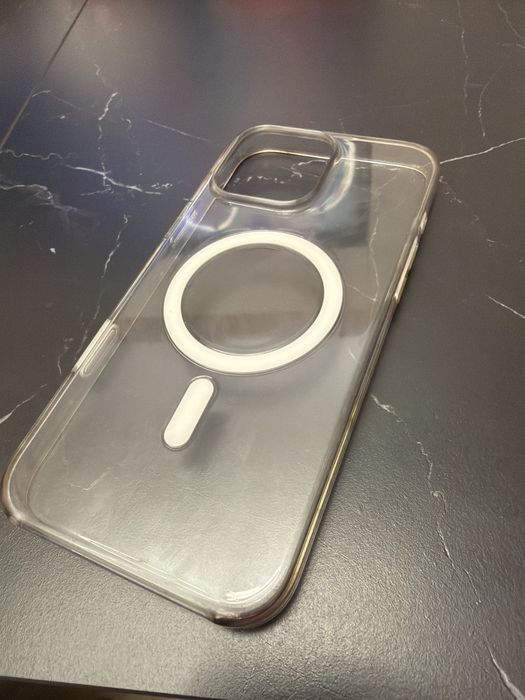 Оригинальный чехол на айфон 16 про мах