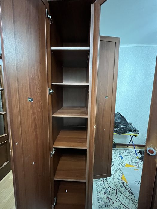 продам угловой шкаф