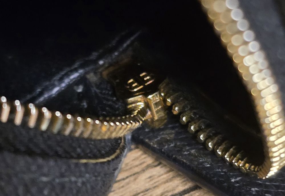 Balenciaga Black Leather XS Ville Camera Bag оригинална дамска чанта от естествена телешка кожа