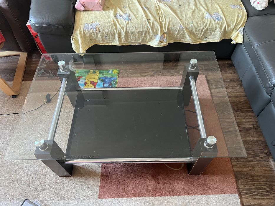 Продавам холна маса