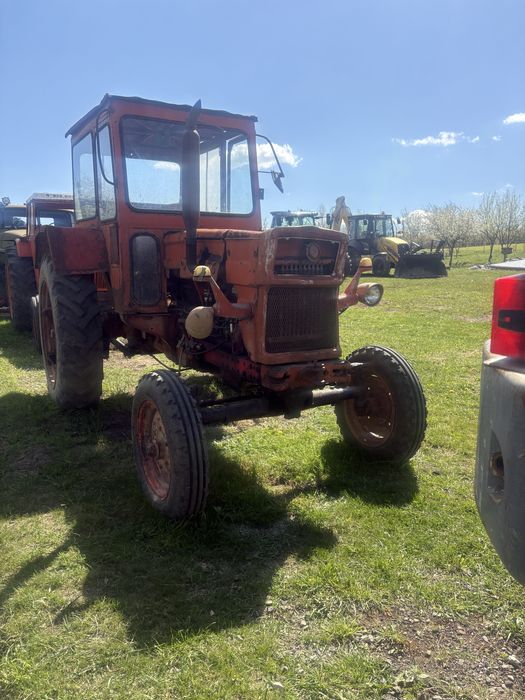 Tractor u 650 cu monobloc si frana de mana