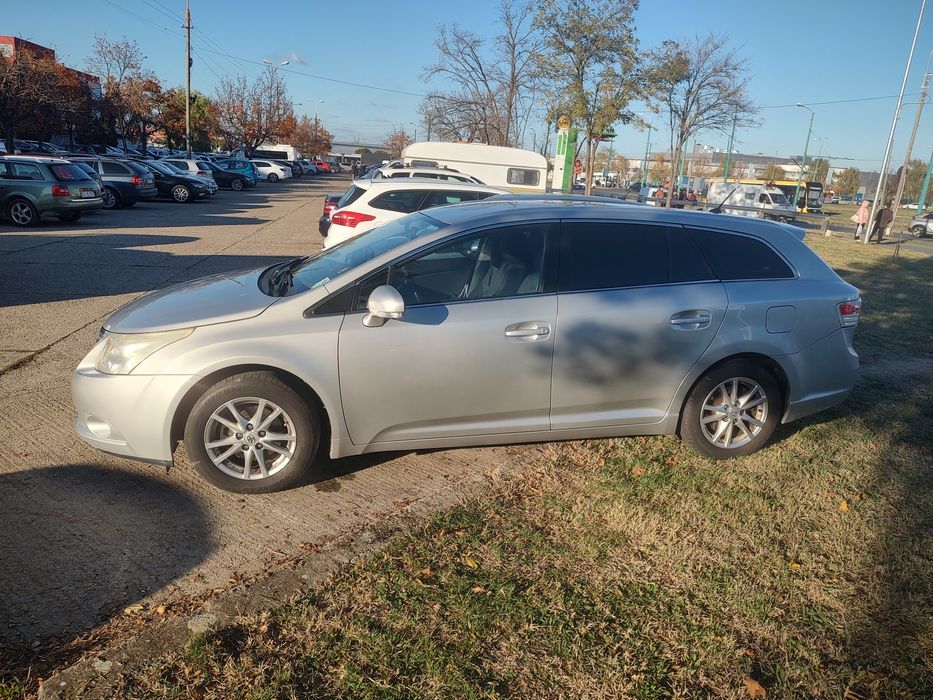 Vând Toyota Avensis