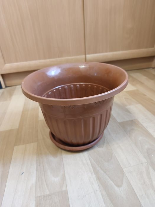 Продается горшок для цветов