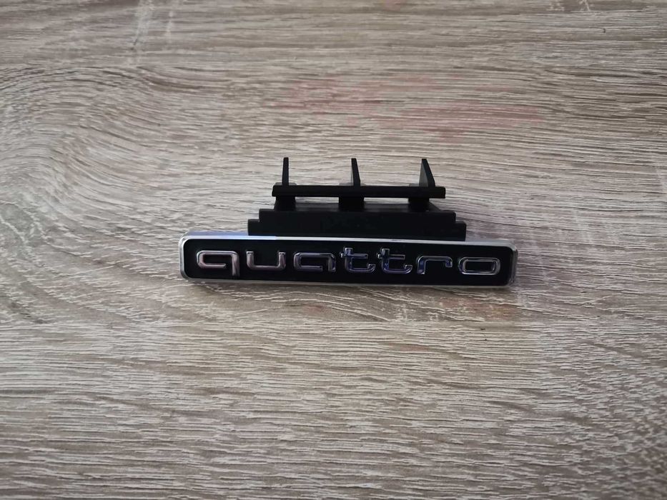 Audi Quattro емблема за решетка сребро