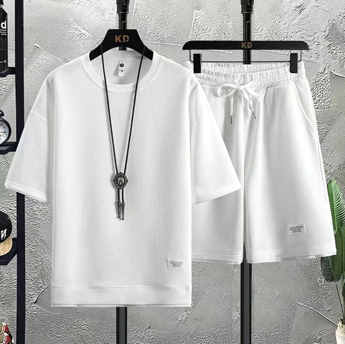 Продам комплект летней одежды