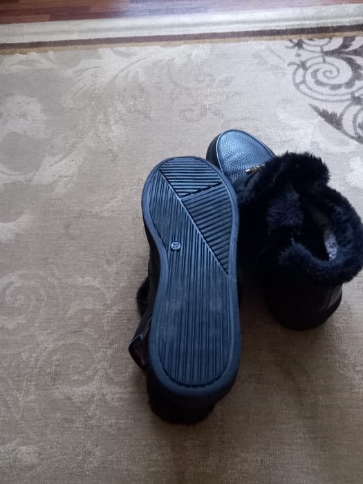 Продам кожаные ботинки автоледи