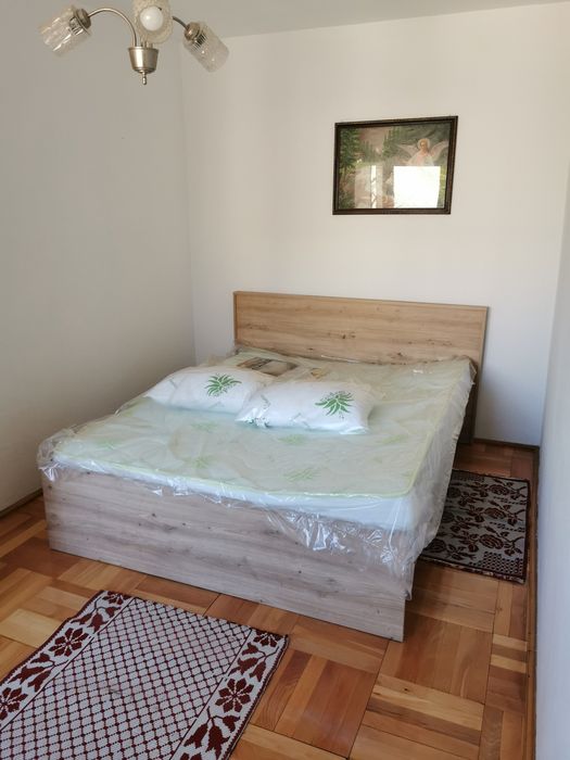 Închiriez apartament cu 3 camere