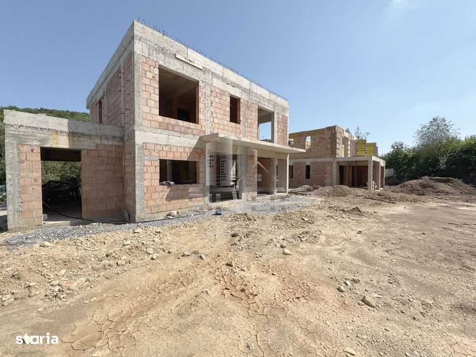 Casa individuala/teren 600mp/panouri fotovoltaice/pompe de caldura.