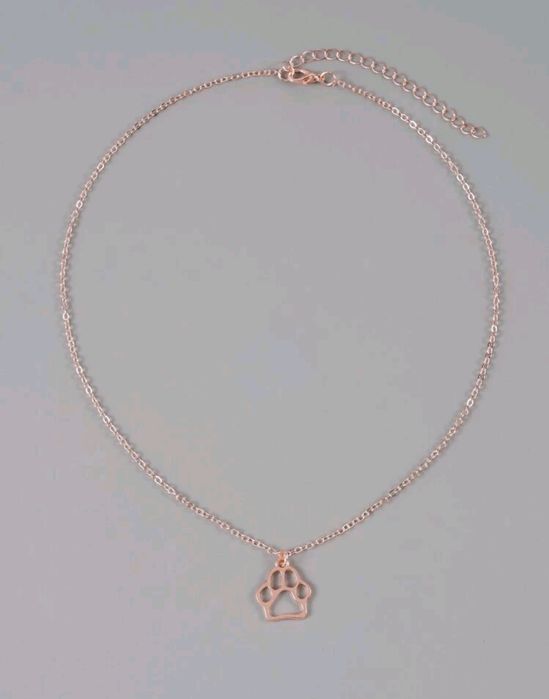 Нежно колие с кучешка лапичка