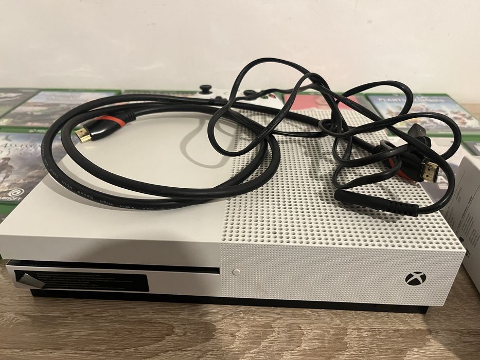 Xbox one cu 13 jocuri doua controlare