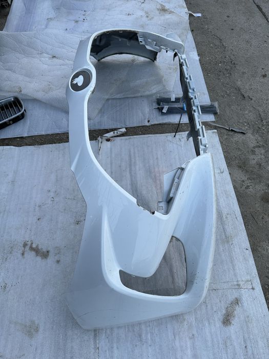 Bară față toyota yaris.