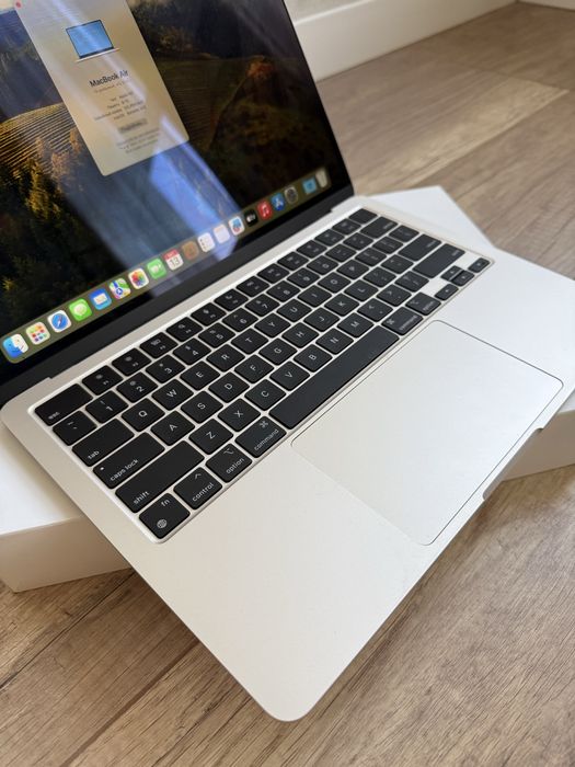 MacBook Air M3 13″ 2024 | 8/256 ГБ |