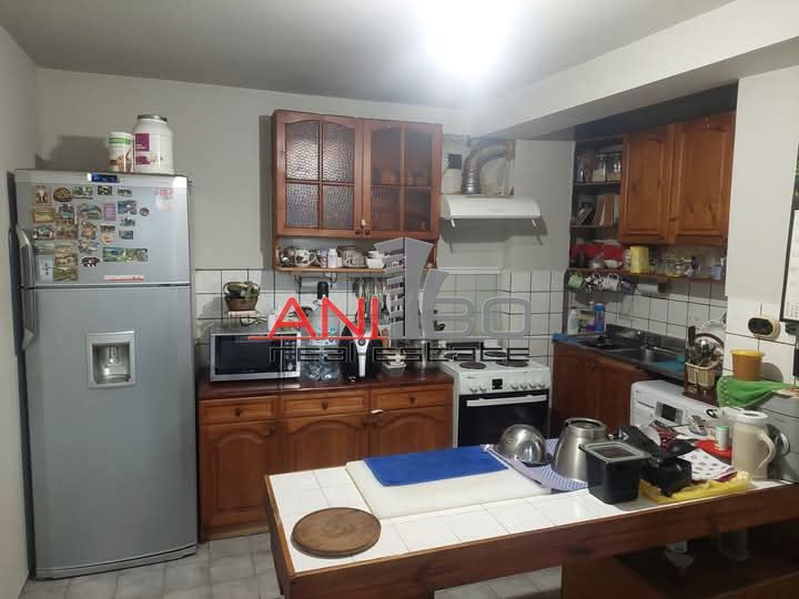 Продава се Къща в Варна, Колхозен пазар - 400 кв.м за 923 €/кв.м - Снимка #2