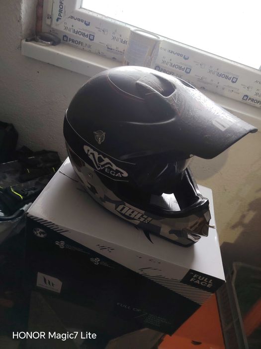 Каска за мотор DBG