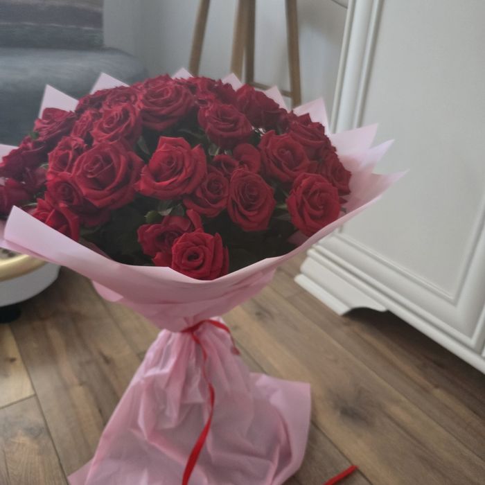 Продам 51 розу срочно