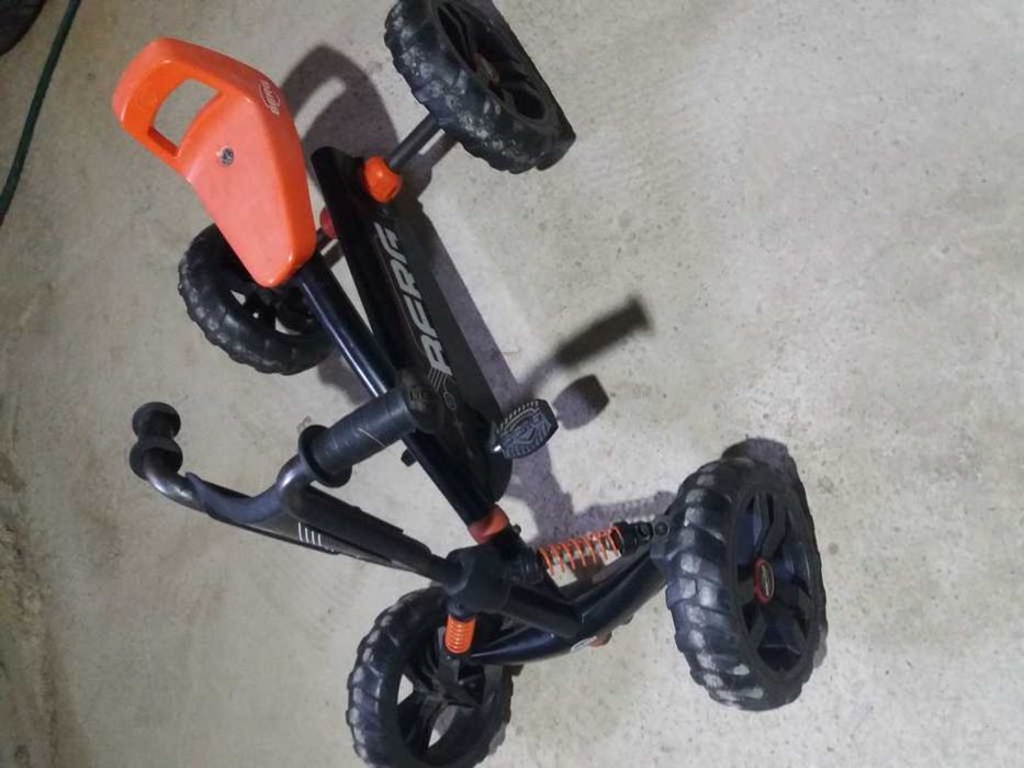 Vând cart Berg cu pedale pentru copiii