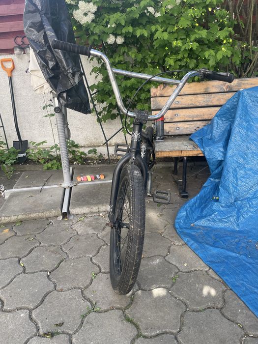 Vand sau schimb bicicleta bmx cu roti salt