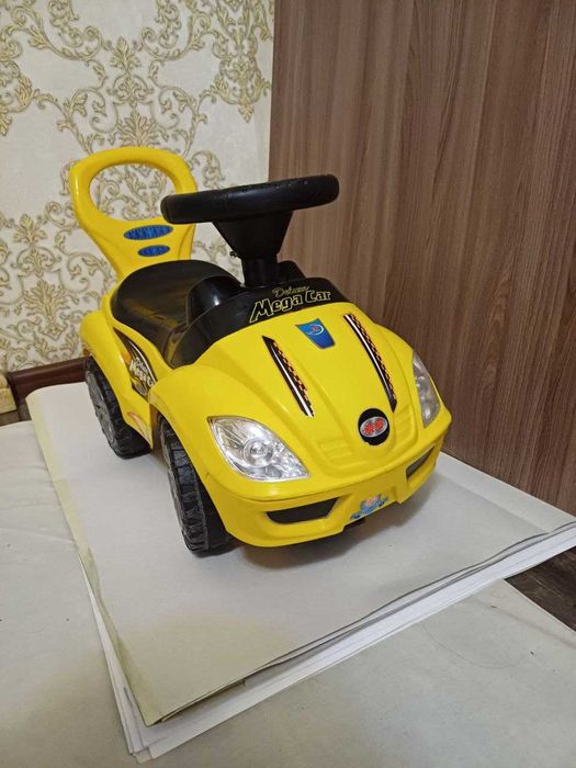 Трёхколёсный детский велосипед и машинка