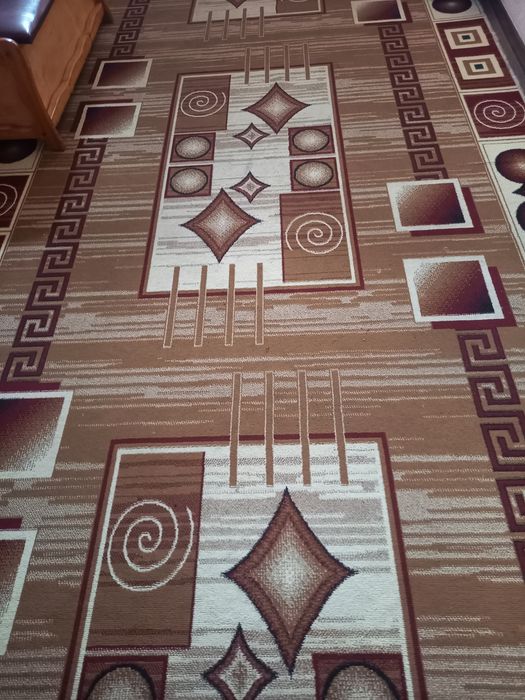 Продаётся ковры для котдежа для зала и прихожий комнаты 2.5-5,5м 2 шт