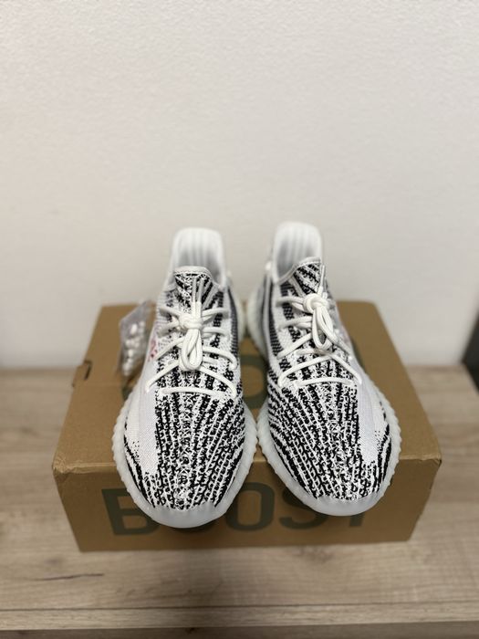 Yeezy 350 v2 zebra 43