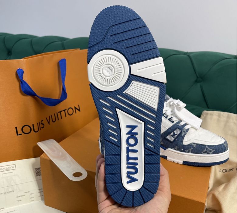 Adidasi LV Trainers baby blue Louis Vuitton