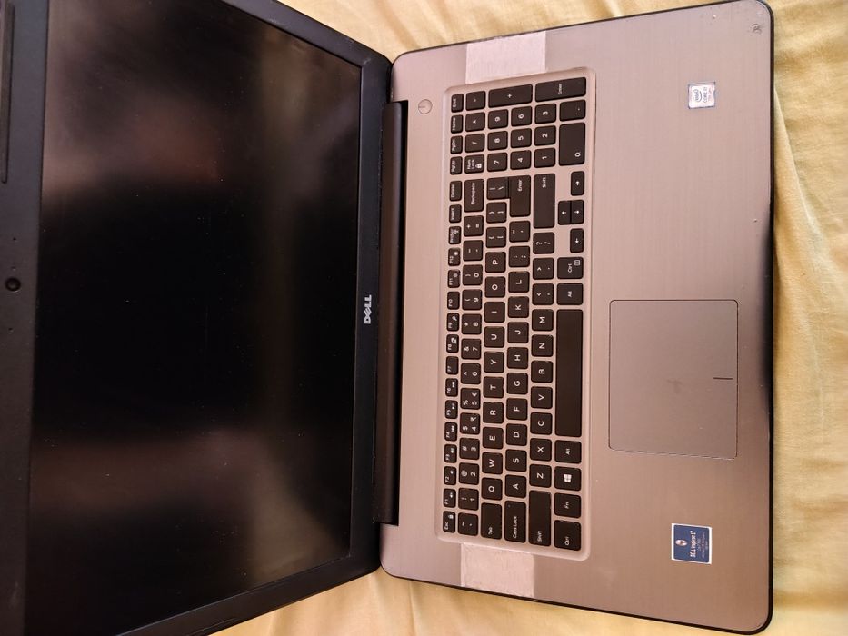 Vând Laptop Dell Inspiron 17 predare personala doar în Timișoara