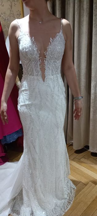 Rochie mireasa cu trena lunga