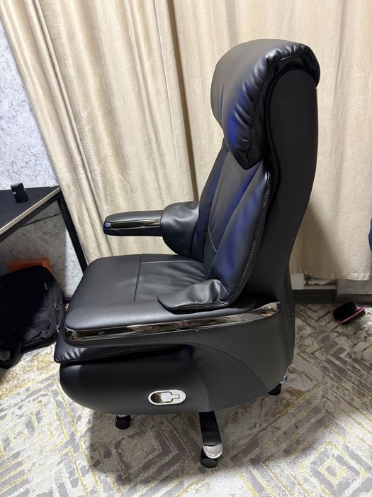 Продам кресло руководителя