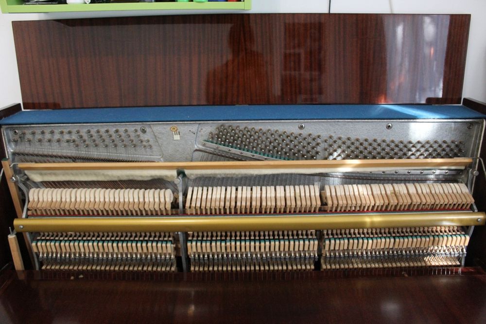 Vând pianină Belarus în stare excelentă