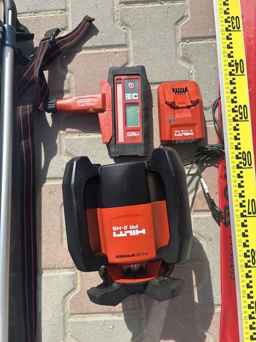 Nivela laser Hilti PR 2-HS cu trepied si stadie