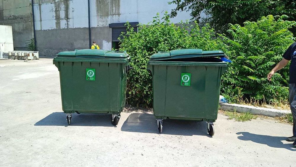 Мусорный бак 1100л метал 1100л пастик 770л пластик