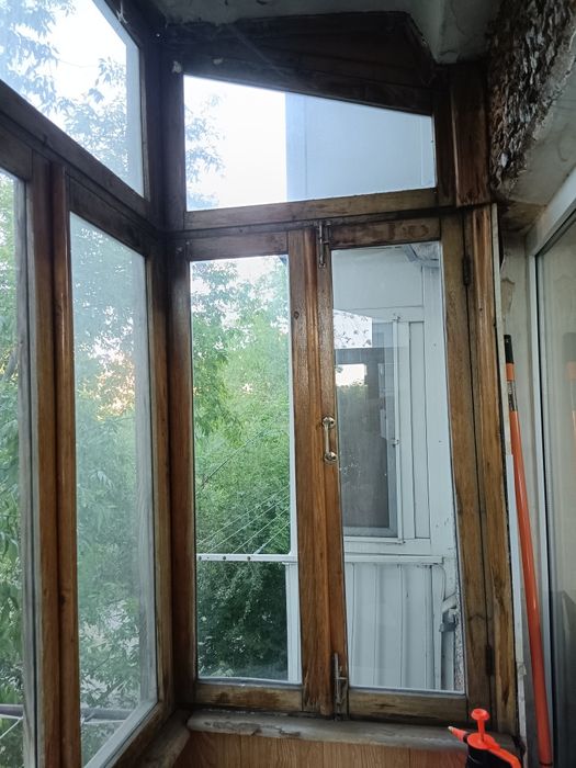 Балконные рамы с окнами