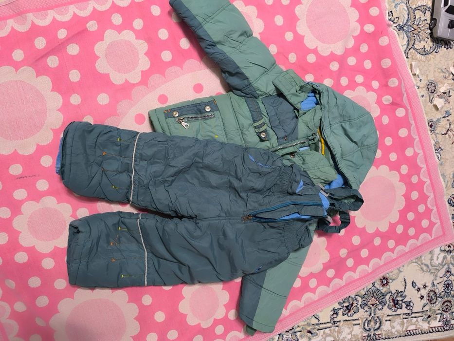 Продам детские комбинезоны