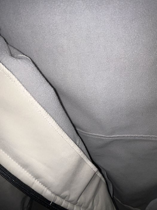 Продам куртку на тонком флисе