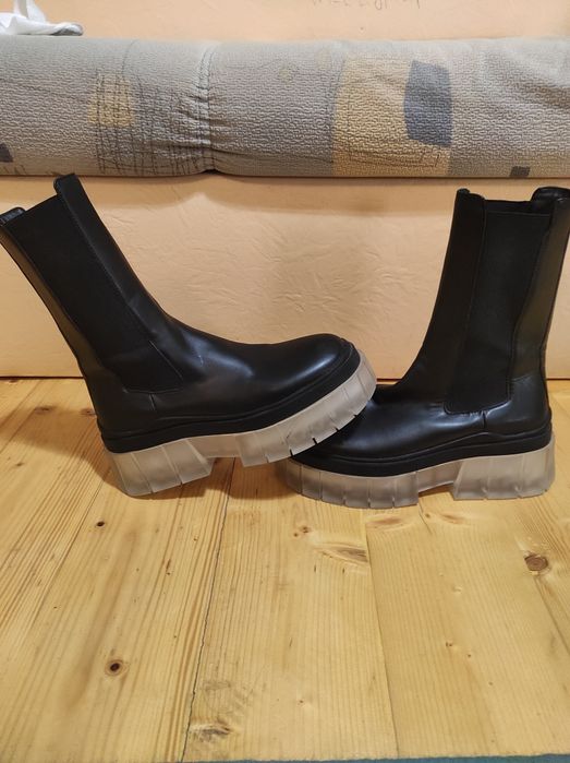 Ghete bocanci Bershka