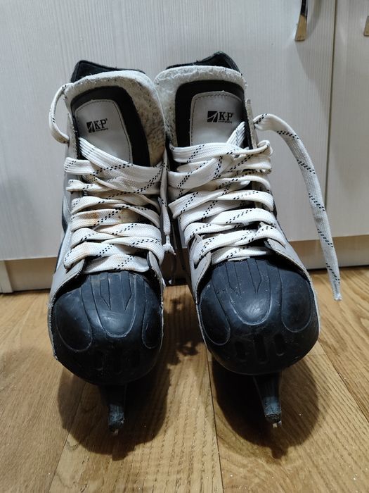 Коньки хоккейные