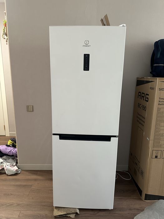 Бу холодильник indesit