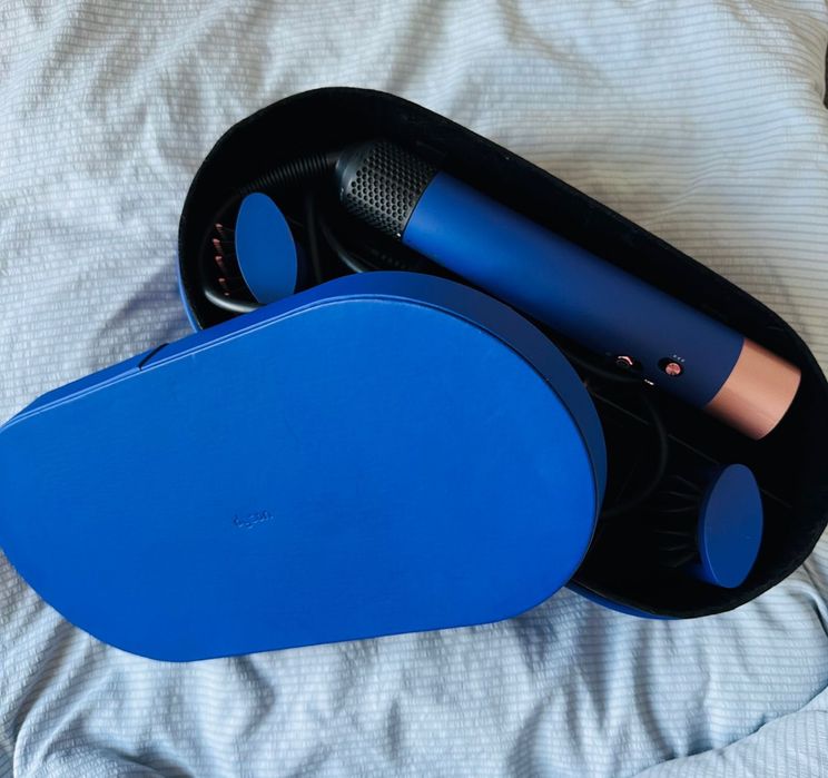 Продаётся Dyson (почти новый)