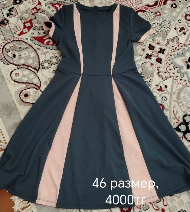 Продам женские платья