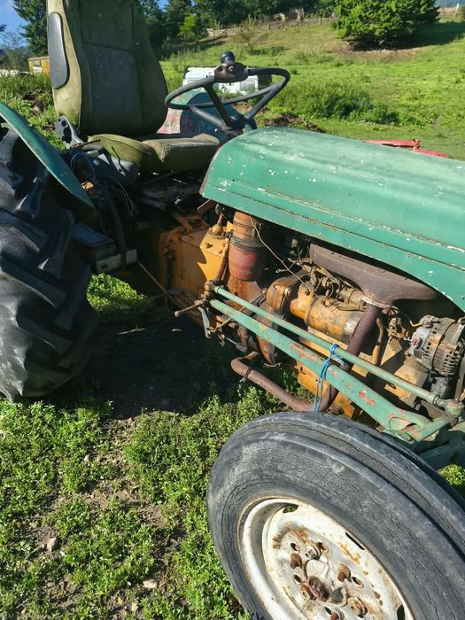 Vând  Tractor  massey ferguson