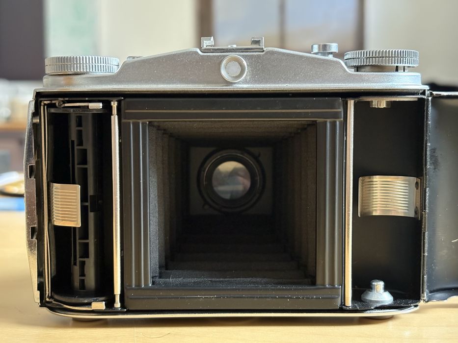 Camera foto pe film lat Agfa Isolette II