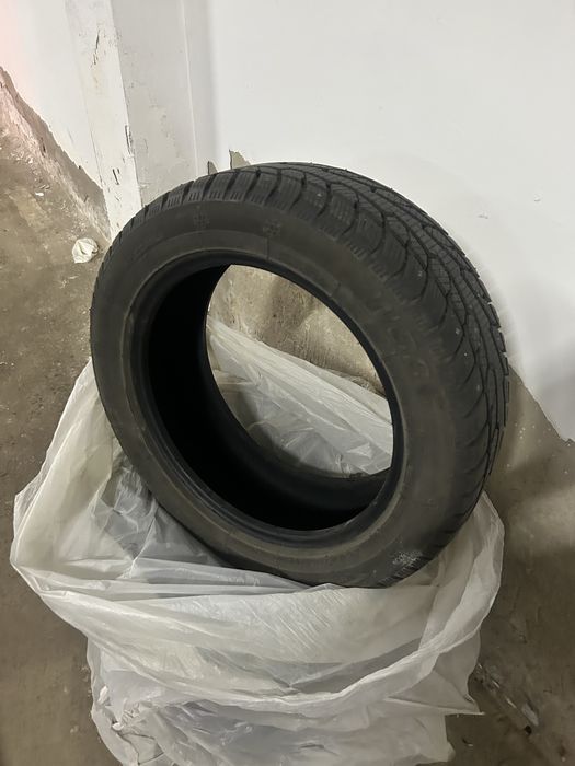 Продам зимнюю резину 215/55/17