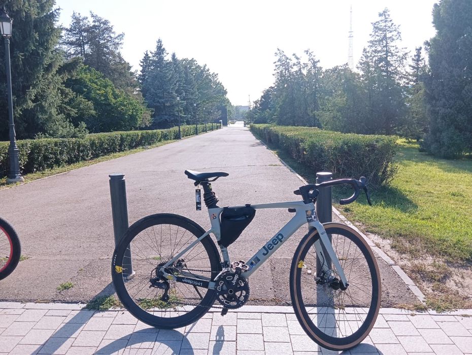 Продам шосейный велик Jeep