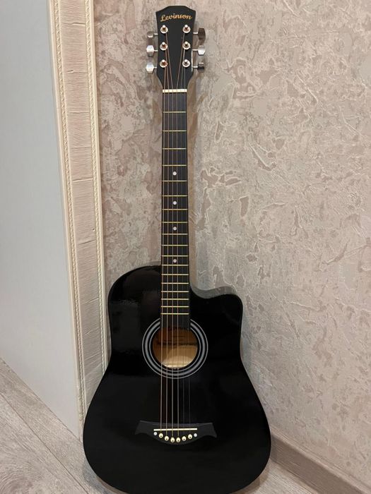 Продам гитару срочно!